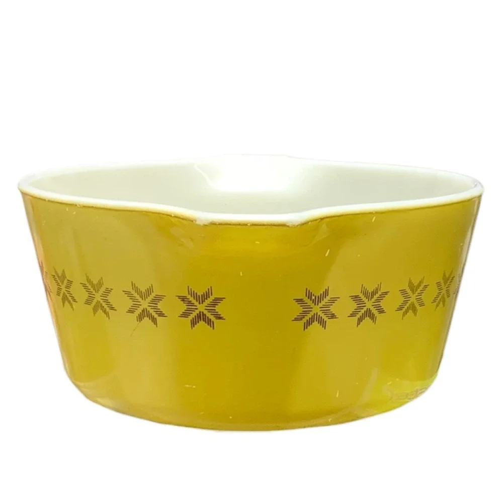 Vintage Pyrex Town and Country Yellow 1.5 QT Casserole Dish 474-B Starburst MCM